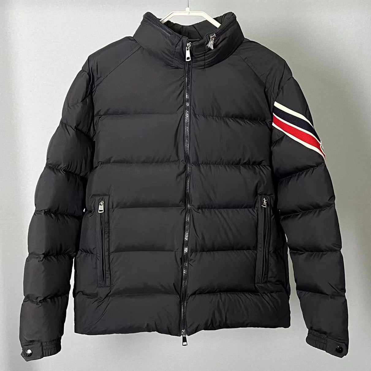 Moncler SOLAYAN SHORT DOWN JACKET